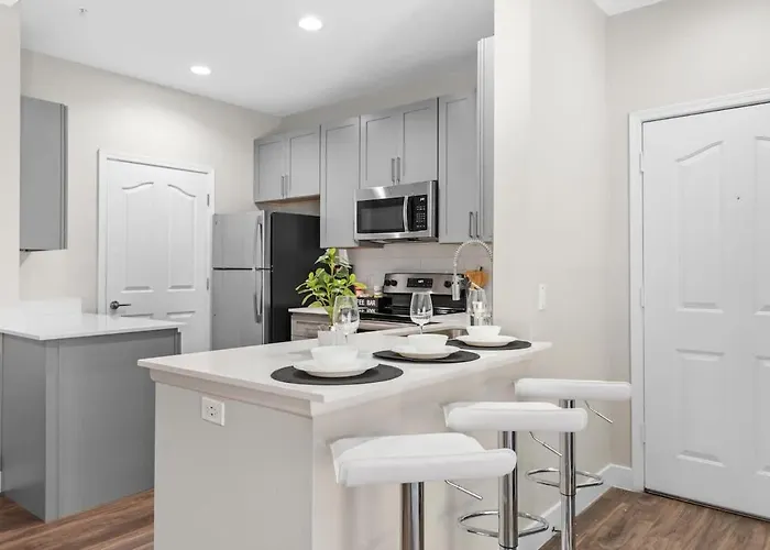 Stylish 2br - Scottsdale, Pet-friendly, Sunrise Peak Apartment
