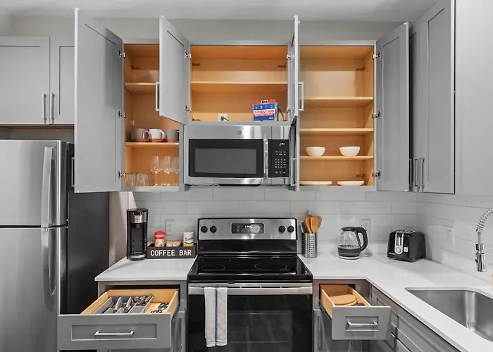 Stylish 2br - Scottsdale, Pet-friendly, Sunrise Peak Apartment